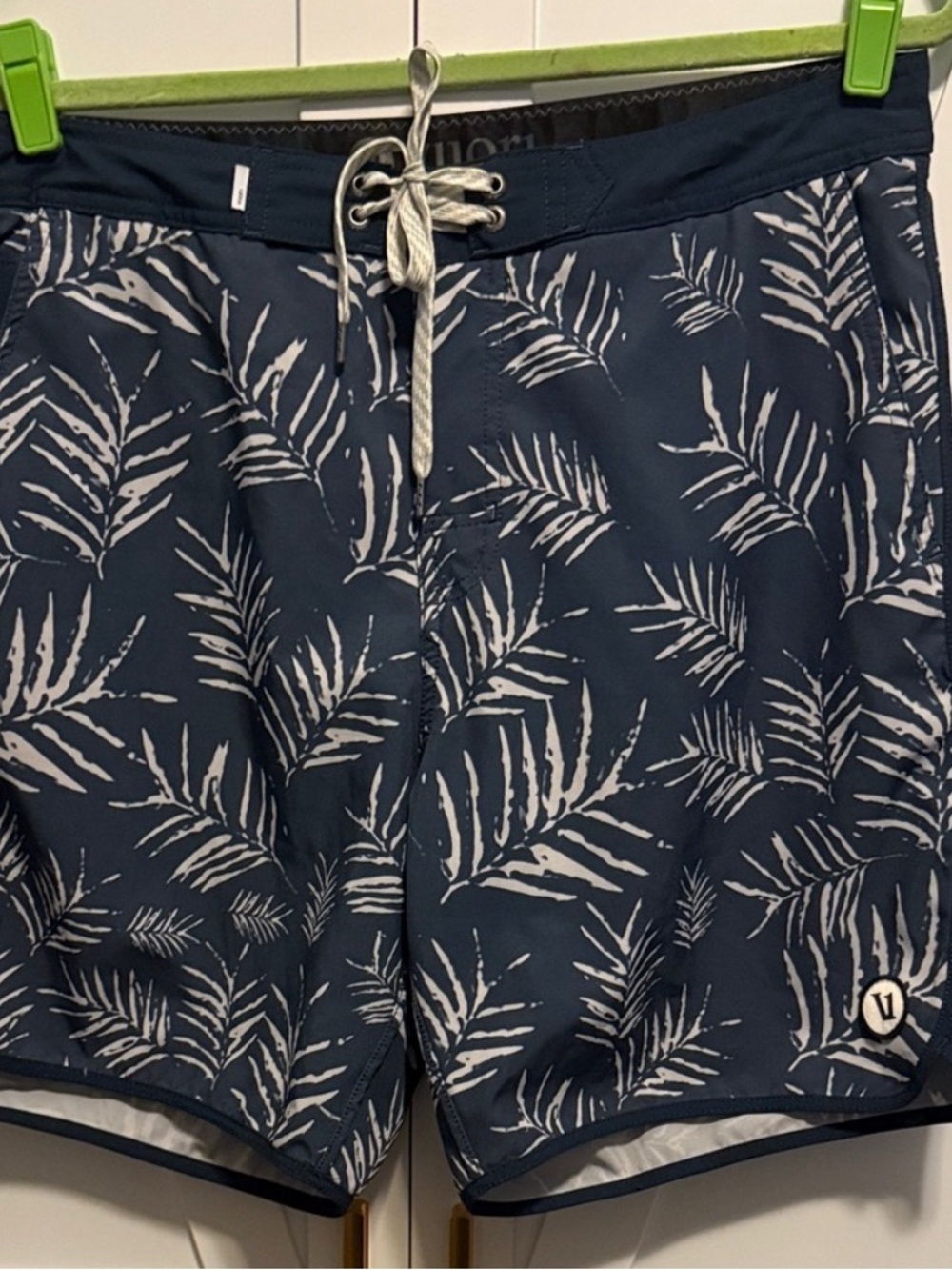 Vuori Cruise Board Shorts Mens 32 Blue Leafy Swim Trunks Drawstring Surfing Surf
